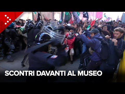 Tajani a Torino, scontri tra manifestanti pro Palestina e polizia davanti al Museo Egizio