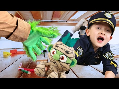 Zombie Under the Bed Adventure! | Spooky Halloween Stories by Papa Joel's English