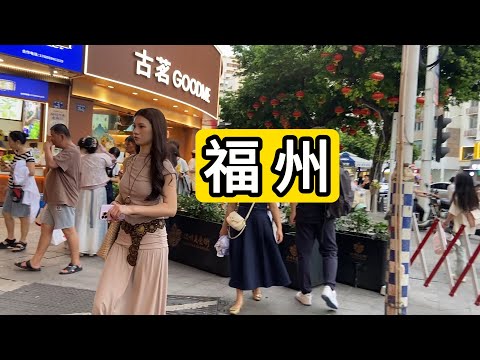 傍晚逛福建省福州市达明美食街 看看物价 各种游客 山寨的台湾美食 放了两条大船 大胆的设计  Explore Fuzhou City Street Food Of China.