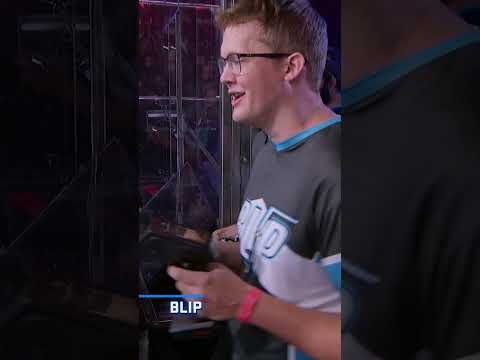 Bot flips its opponent, leaving them defenceless | BattleBots