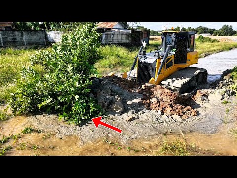 OHh! Excellent Bulldozer Machinery SHANTUI DH17C3 Road Building SKill Pushing Using Stones Perfectly