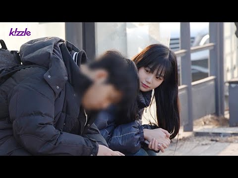 If a pretty girl keeps looking at her, citizens will react