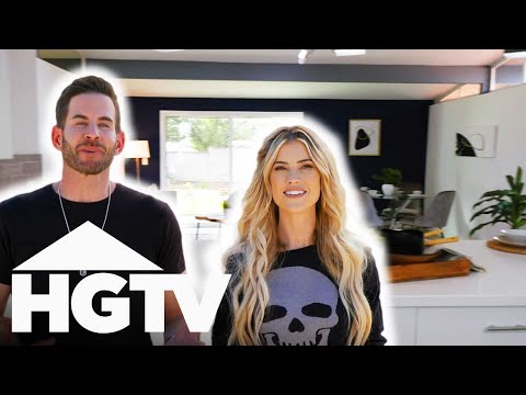 Christina Adds Colour To Decor While Tarek Ensures They Stay Within Budget | Flip or Flop