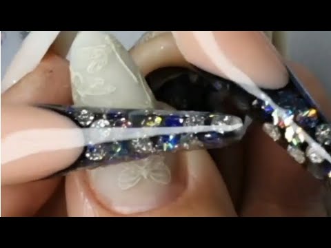 самодельные украшения для ногтей из блёстки и фольги.