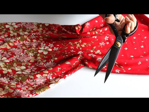 I fell in love with these dresses at first sight. Three stunning summer options right away.