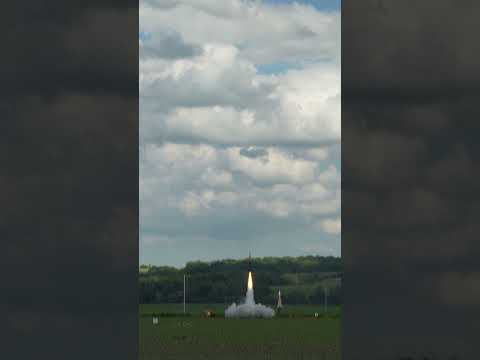 The M1297 is a classic for a reason 😎 #aerotech #rocketry #M1297 #whitelightning