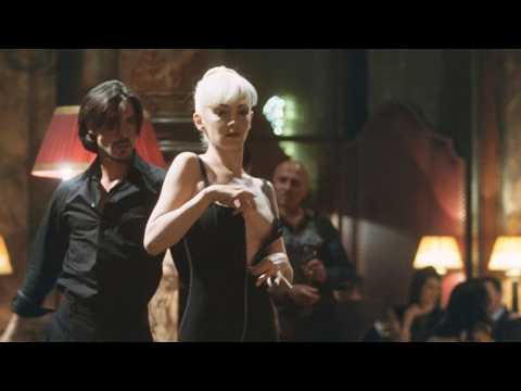 一部超冷門的諜戰電影，女精英受雙重命令調查金融大案，深入完成卻慘遭失憶刺殺！【補影】