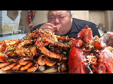 Monkey brother made hard goods  two king crabs  two big dragon  one salt baked and one steamed. Sea