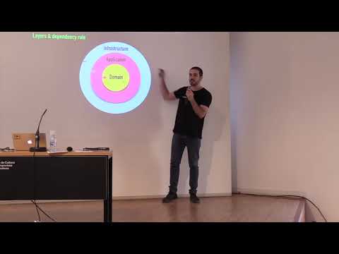 Acercándonos a la programación funcional a través de la arquitectura hexagonal   Javier Ferrer y