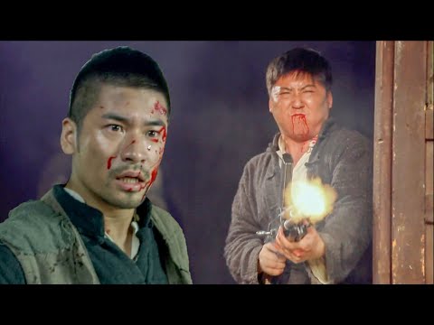 日軍狡猾至極,偽裝老百姓搞偷襲,為掩護部隊撤離,受傷的小夥决定一人斷後!⚔️ 抗日 Kung Fu #抗日 #電影 #功夫