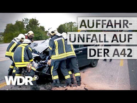 Keine Rettungsgasse in der Baustelle | S02/E01 | Feuer & Flamme | WDR