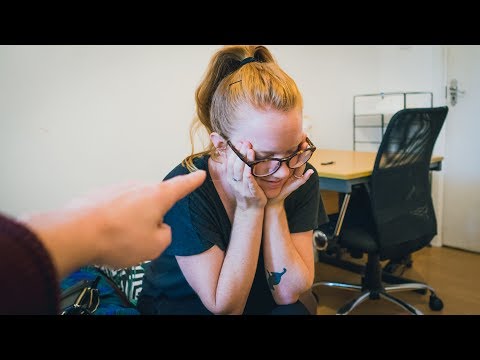 SHE LOST HER PASSPORT!! 😱 (USA ✈️ London, England)