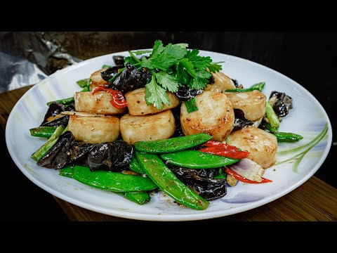 廣東話影片｜甜豆雲耳炒帶子肉｜冬至飯就快到，就算窮都要過節的，可以試下這個平價組合｜雖是扇貝肉造成，但整体效果和味道也是不錯的，而且這組合的營養還是很足夠的。