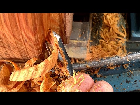 Richard Raffan on pull cuts for shaping bowl profiles.