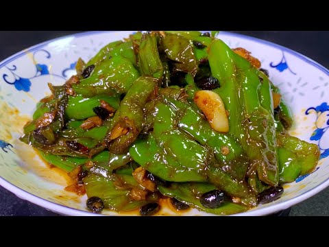 The chef teaches you the correct way of (tiger skin green pepper), spicy and delicious