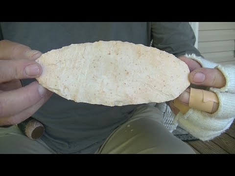 Flint Knapping - Reducing a Keokuk spall to a blade