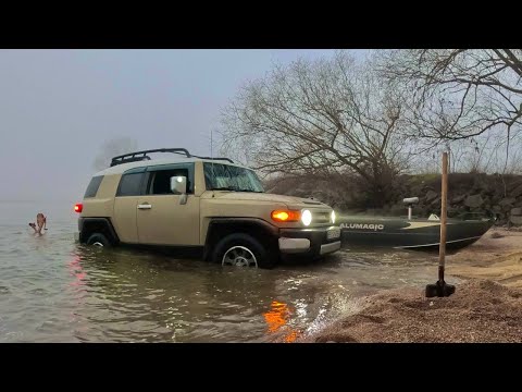 Подолавши всі труднощі КРУПНА РИБА У НАС В ЧОВНІ!!!!