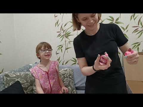 Получили посылку от брата. Затирка швов мозаики в самодельной ванной эпоксидной затиркой.