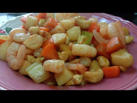 Stir-fried prawns with cashew nuts/Chinese cooking