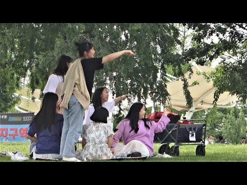 Two men miss each other PRANK!! (part 2)  kkkkkkk