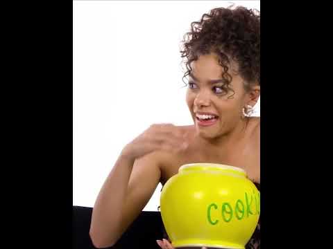 I edited the cast of Ginny and Georgia for entertainment reasons :)