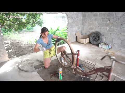 Genius girl. Repair and restore a bicycle abandoned in a landfill and give it to a poor old lady ๐ ๐ ๐