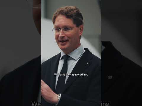 Join our CEO Ola Källenius and our host Justin for an exclusive first look at the new S-Class.