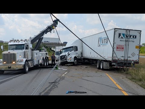 HEAVY ACCIDENT I-75 lots of carnage. Illegal driver?