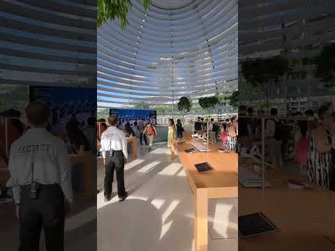 Southeast Asia's most STUNNING Apple Store! #apple #vlog #travel