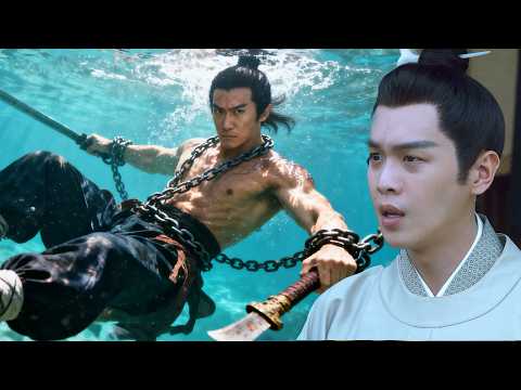 徐凤年为躲避刺杀跳入湖水，岂料水底竟藏着绝世高手，一个动作救下他！