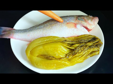 Perch and pickled Chinese cabbage make the fish tender and the pickled Chinese cabbage refreshing