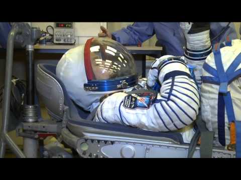 New Expedition 34 Trio Makes Final Preparations Before Launch