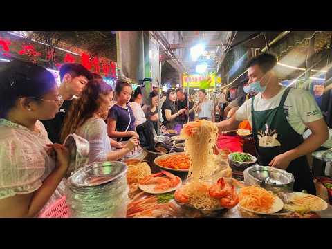 中国南宁最热闹的夜市，明星网红专门打卡的美食小吃天堂，炸蜈蚣 炸蝎子好吓人，酸辣水果健康有食欲，现烤生蚝美味又便宜，大串烤排骨烤牛肉很过瘾，老牌蛳粉排队到脚软，草药甘蔗汁清热下火。