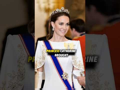 #royaljewels Queen Elizabeth Stratmore Rose Tiara #queen #royalhistory #royaljewels