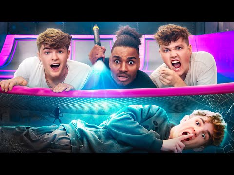 HIDE and SEEK im JUMPHOUSE!