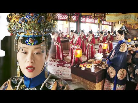 Concubine Jia interrupted many times, but Zhen Huan threatened her to shut up.