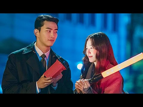 بنت فقيرة بيطردوها من بيتها ف بتروح تعيش في قصر ورثته من عيلتها ولكنها بتقابل مصاص دماء هناك