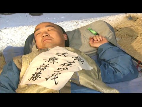 Ji Xiaolan has just been put in prison by He Shen. The next second begged him to go out!