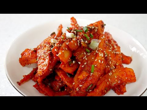 Seasoned deodeok (radish greens) for a holiday side dish. Don't season it right away. There's a w...