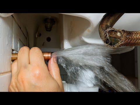 Burst flexible hose! Changing a valve LIVE!
