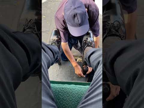 Street Shoeshine #shoeshiner #shoeshine #engraxate 