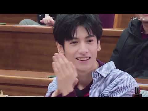 ENG SUB[SHOW]LOL Game Show Funny Clip, "LUO YUNXI is tall and strong,  he has numerous fangirls..."