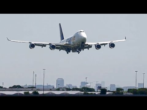 747 pilot extents landing gear too late