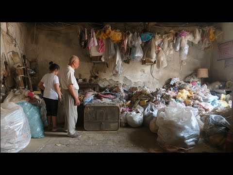 Daughter cleans out and renovates hoarding father's house