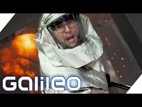 Slogging like 100 years ago: A hellish job in a charcoal factory? | Galileo | ProSieben