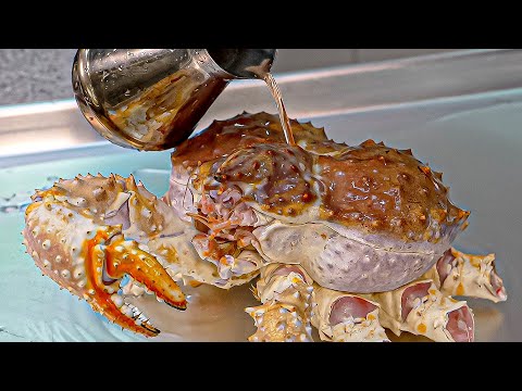 What if you pour boiling butter at 300℃ onto king crab?!