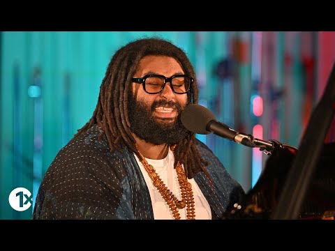 Elmiene - Breaking Point (Leon Thomas cover) in the 1Xtra Live Lounge