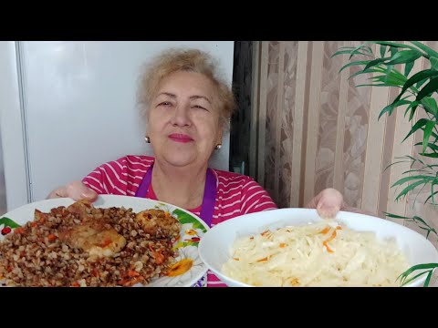 По поводу лампы,сама виновата.Квашеная капуста готова.Вкусная и хрустящая.Рассыпчатая гречка с мясом