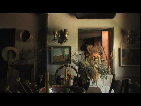 Inside Fiona De Lys’s Moody Cottage in London