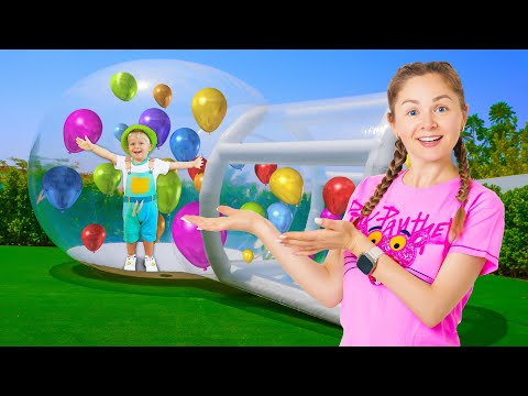 Four Colors Water Balloons, Inflatable House and More Fun with Oliver and Mom